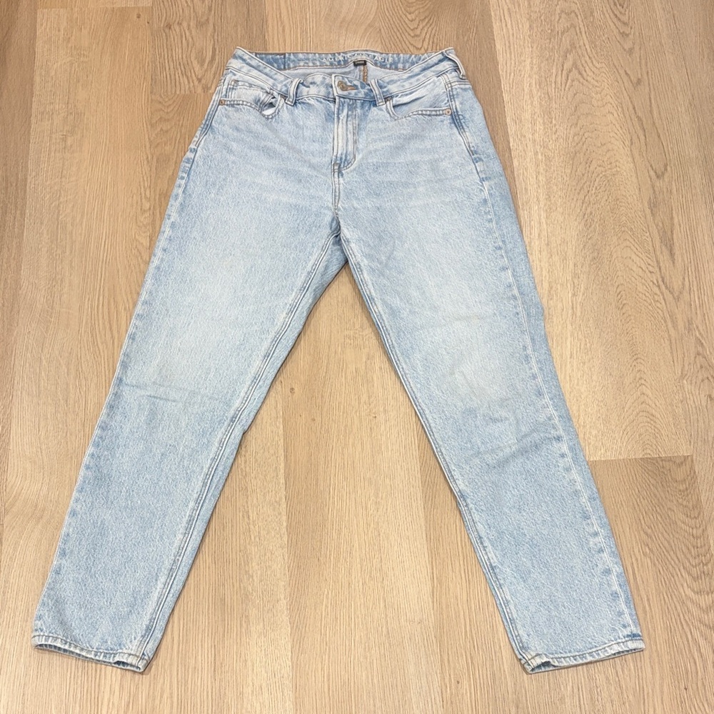 American Eagle Outfitters Light Wash Straight Leg Jeans Strigid